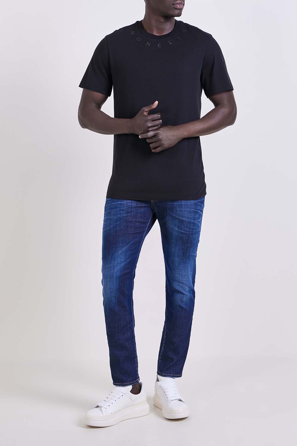 מכנסי ג'ינס בגזרת קרוט